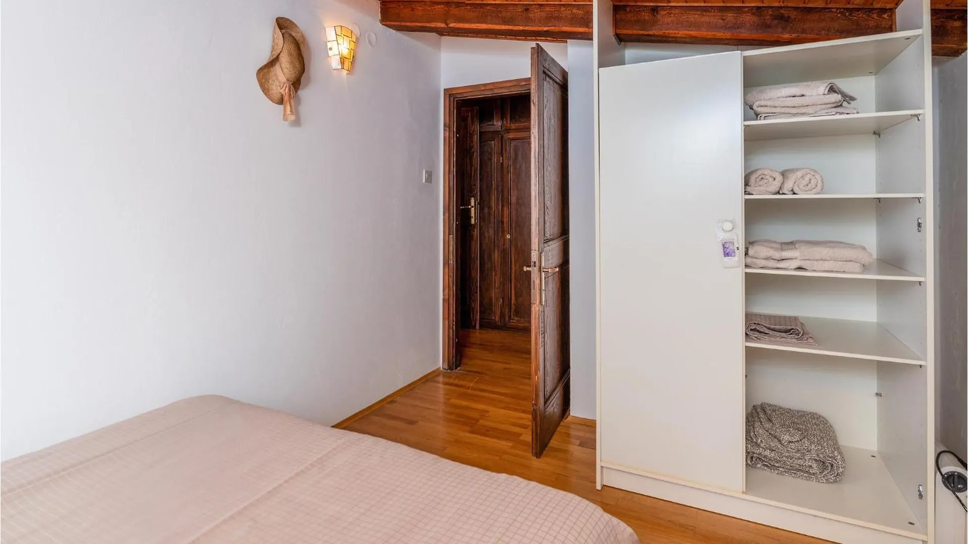 Holiday home Cozy Home In Plomin With Kitchen